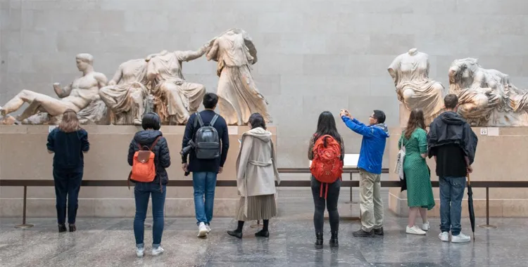 Exploring UK Museums Made Easy with Our Minibus