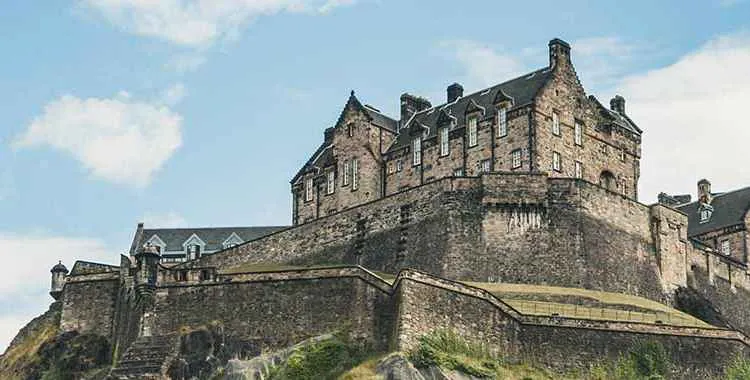 Exploring Edinburgh with Us: Trusted Minibus Hire Service